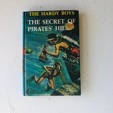 Vintage 1956 The Hardy Boys Series Book, #36 &amp;quot;The Secrets of Pirates' Hill&amp;quot;, By Franklin W. Dixon, Grosset &amp; Dunlop Publishers, New York 