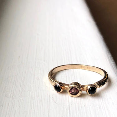 Pink Tourmaline and black onyx thee stone ring in 14k yellow gold 