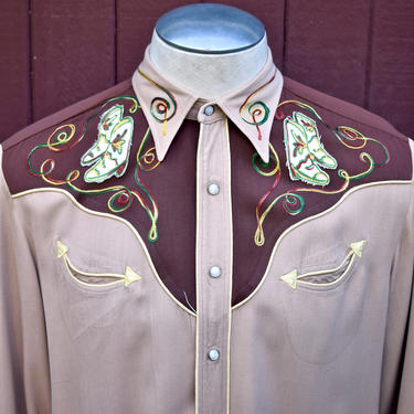 1950s Tan and Brown Chainstitch Boots Embroidered Two Tone Gabardine H Bar C Western Shirt Large 