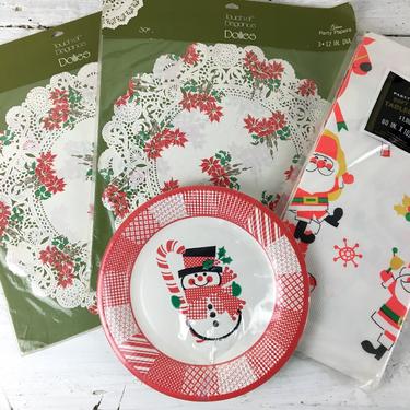 Gibson Christmas doilies, tablecover, plates - NOS vintage paper goods 