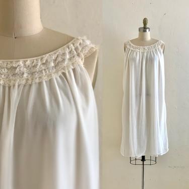 vintage 70's white lace nightgown / babydoll nightie 