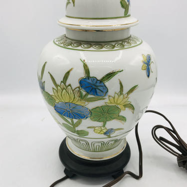 Vintage Ginger Jar Asian Floral Chinese T able  lamp- Asian Design-Gold Yellow Blue  Flower- WOOD Base- Works great 