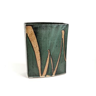 HALLING VASE 9x7x4 Slab Built Rectangle Studio Art Pottery Deep Forest Pine Green Wax Relief Swipes Over Tan Clay MN Artist Signed Ex Cond 