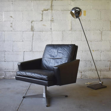Mid Century Modern DANISH 'JAMES BOND' Leather  // Armchair 