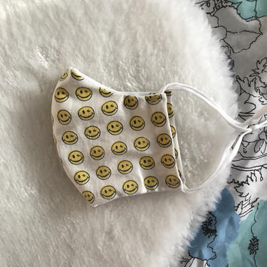 90's Smiley Face Mask 