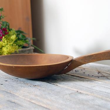 Wooden bowl with handle / primitive wooden bowl / rustic small wooden serving bowl / farmhouse kitchen decor / vintage wood bowl 