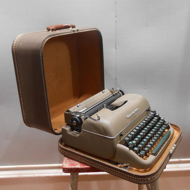 Vintage Retro Manuel Typewriter Remington Quite Riter Miracle Tab School Student Secretary Office Typewriter with Case 