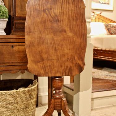 Tilt-Top Candlestand in Tiger Maple with Scroll Leg Base, Circa 1800