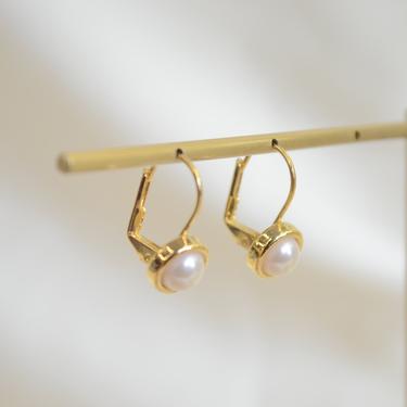 Round pearl gold dangle earring, gold pearl vintage dangle earring, pearl dangle earring, gold round pearl vintage earring, pearl drop ear 