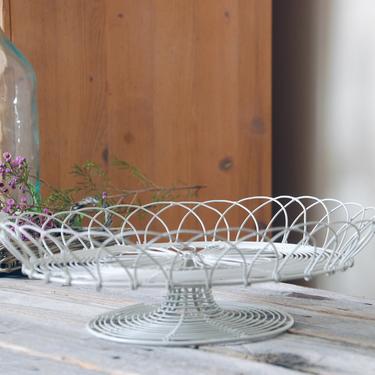 White wire cake stand / vintage French wire basket / wire pedestal basket stand / metal cake stand / cottage serving decor / shabby chic 