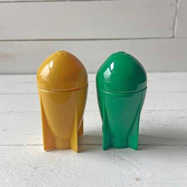 Vintage 1950's Atomic A-Bomb Plastic Salt And Pepper Shakers, Space, Rocketship Salt And Pepper Shakers, Americana Collectible, Perfect Gift 