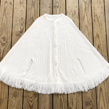 Vintage 60s 70s Cream White Cable Knit Woven Tassel Fringe Button Poncho Cape One Size Fits 