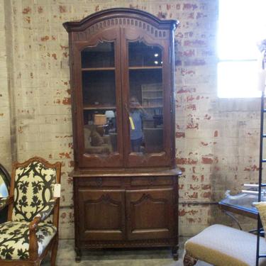 ANTIQUE FRENCH PROVINCIAL HUTCH