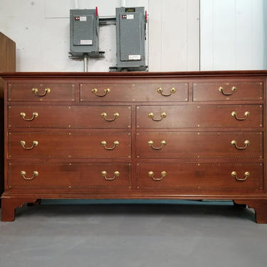 CUSTOMIZABLE - Dresser Bureau with 9 drawers (made by Hitchcock) 