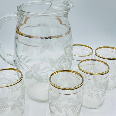 Vintage (6)  Piece Etched Pitcher and Juice Glasses Grape Bunch and Vine design on pebbled textured clear glass Gold Trim 