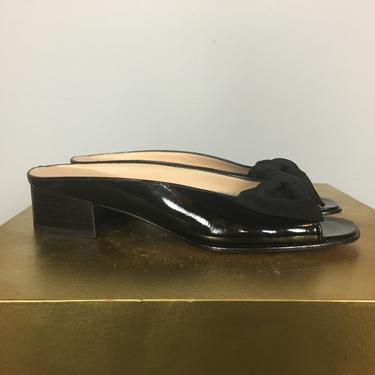 Ferragamo slides, black patent leather, 1990s mules, size 5, 90s designer shoes, minimalist style, open toe, bow shoes, classic shoes, 35 