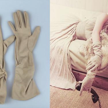 Tanned and Awaiting a Date - Vintage 1950s Tan Nylon Mid Arm Mild Shirred Gloves - 7/7.5 