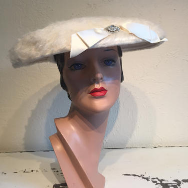 Fluffy Winter Days - Vintage 1950 Ivory White Furry Mushroom Brim Hat 