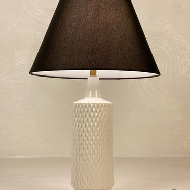 Mid-Century Modern White Ceramic Table Lamp with a Walnut wood Base, Circa 1960s 