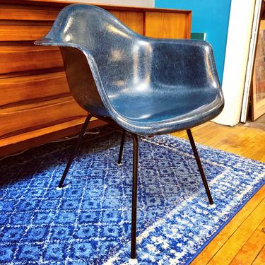 Rare-Eames for Herman Miller NAVY BLUE Shell Armchair
