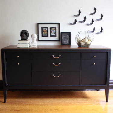 Black and Wood Mid Century Modern Credenza//Vintage MCM Media Console//Modern Painted Dresser//Refinished Credenza/Sideboard/Buffet 