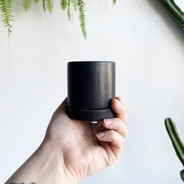 2.5&quot; Black Cylinder with Saucer