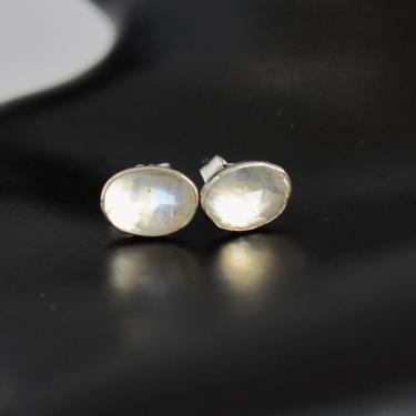 Dainty 70's blue flash moonstone 925 silver studs, elegant faceted oval gemstone cabs sterling mystic bling post earrings 