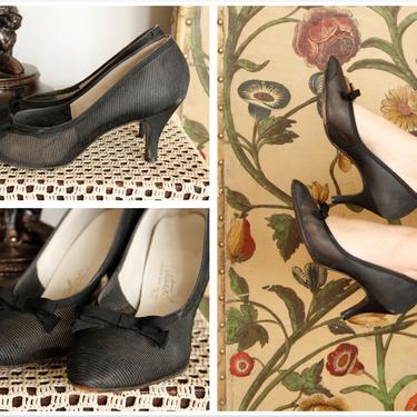 1950s Mesh Heels // Naturalizer Black Mesh Bow Heels // vintage 50s heels // 8M 