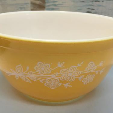 Pyrex &amp;quot;Butterfly Gold&amp;quot; #402 Nesting bowl by JoyfulHeartReclaimed