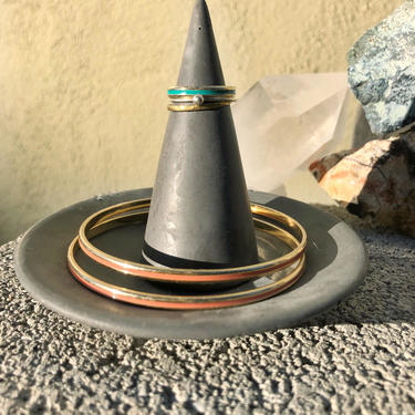 Concrete Cone Ring holder Charcoal Pigmented 