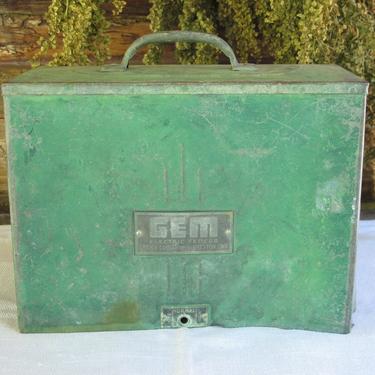 Painted Metal Box Lid Industrial Tool Box Lime Green Parts Lid GEM Electric Fencer Ontario Antique Galvanized Metal Decor Shabby Rusty Decor 