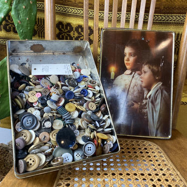 2 1/2” Pounds of Vintage Buttons in a Collectable Tin Made in England 