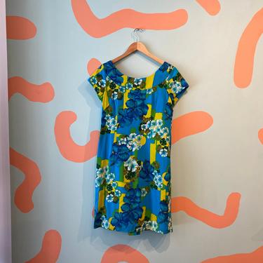 Vintage Pennys 1960s Hawaii Cotton Short Sleeve Shift Dress Blue Green and Yellow Flowers Size 12 