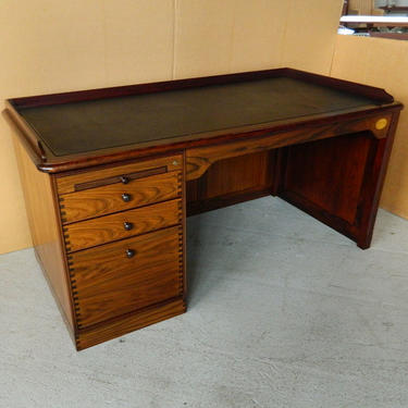 HA-C8242 Handmade Rosewood Desk 