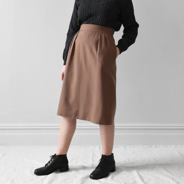 vintage mocha wool skirt / knee length skirt with pockets / M 