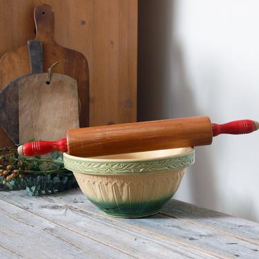 Vintage wood rolling pin / vintage rolling pin with red handles / rustic farmhouse kitchen decor / vintage baking tools / red kitchen 