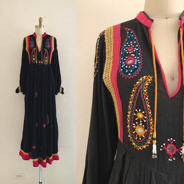 vintage black ethnic  dress // embroidered maxi dress 