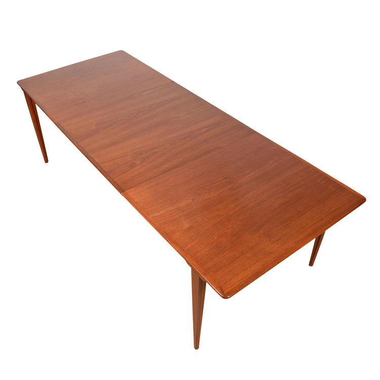 Danish Modern Expanding Dining Table in Teak with Vertical Grain