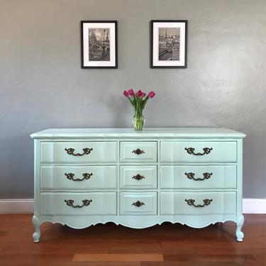 SAMPLE PIECE- Thomasville Solid Wood Mint French Provincial Dresser 