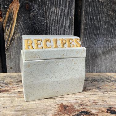 Vintage Recipe Box -- Ceramic Recipe Box -- Recipe Storage -- Vintage Recipe Storage -- Vintage Kitchen -- Kitchen Decor -- Recipe Holder 