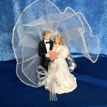 Vintage Figurine, 80s Bride and Groom Wedding Favor Decor, Tulle and Ribbon 