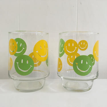 Vintage Smiley Face Glasses Set of Two (2) Juice Glass 1970s Cup Classic Happy Smile Novelty Yellow Green Kawaii Kitsch Retro 70s 