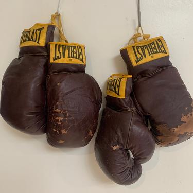 Two pairs of Vintage 14 oz. Everlast Boxing Gloves, Model No. 2914, in the Original Box 