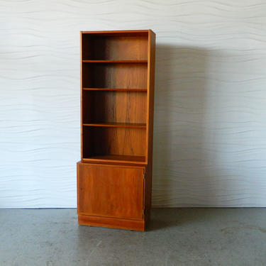 HA-18057 Teak Hundvad Bookcase with Cabinet Base
