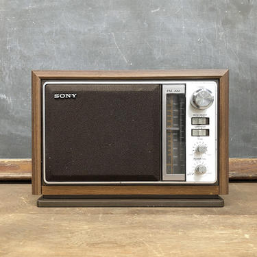 Vintage Sony Radio 1980s Retro AM FM Antenna Desktop Electric Radio + Portable Audio + Speaker + Wood Grain Frame Cabinet + Silver Detail 