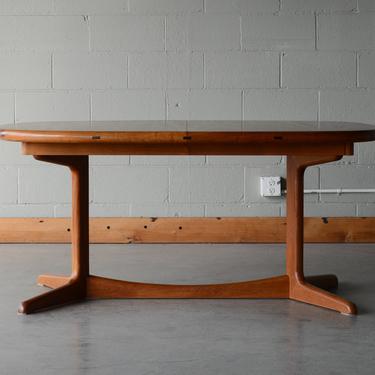 Benny Linden Danish Modern Oval Pedestal Dining Table Teak 