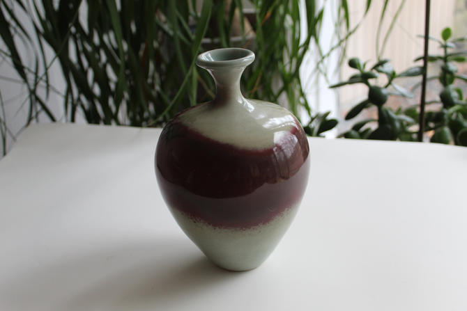 Mid-Century Modern Vintage 1960s Handmade Glazed Vase with light blue and purple glaze, very California pottery heath russel wright 