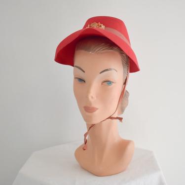 1940s Red Wool Felt Bonnet Style Hat 