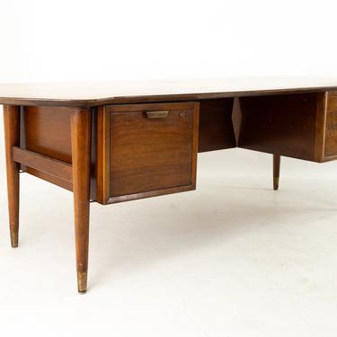 Standard Furniture Mid Century Walnut Executive Desk 