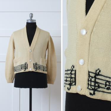 mens vintage 1950s hand knit novelty sweater • thick wool music note cardigan 